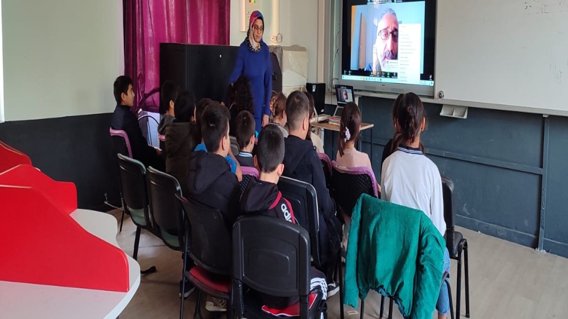 6A sınıfı öğrencilerinin Yazar Buluşması